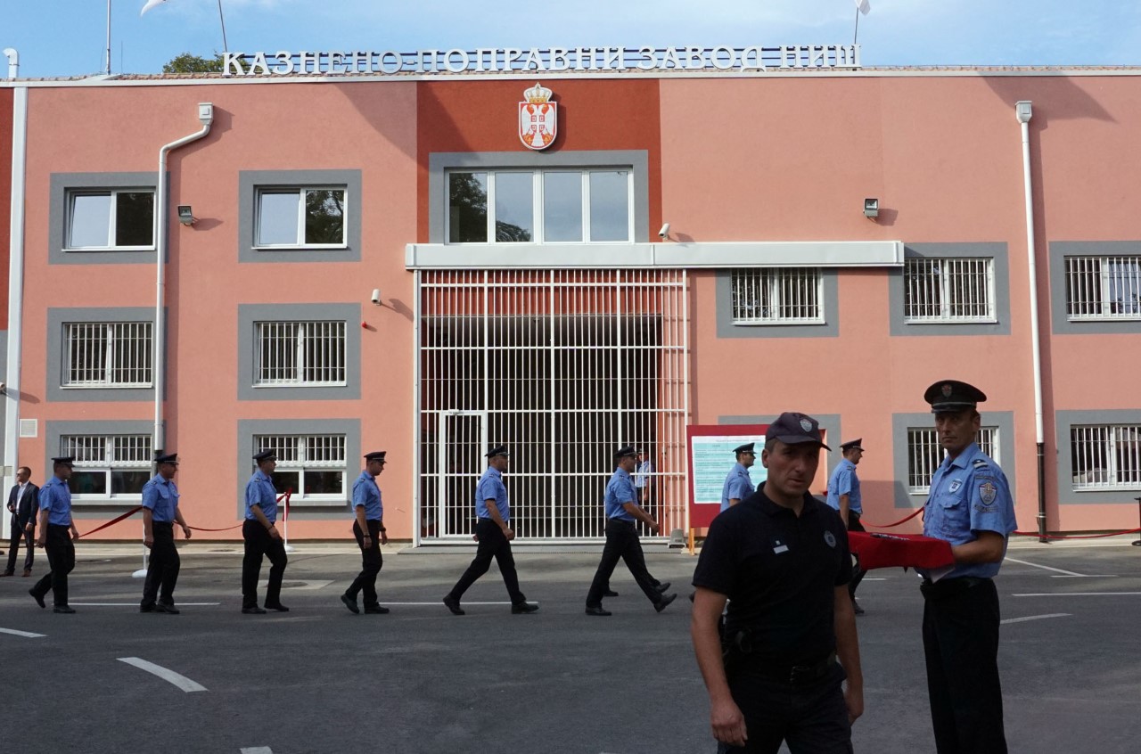 Стражари спречили самоубиство затвореника 